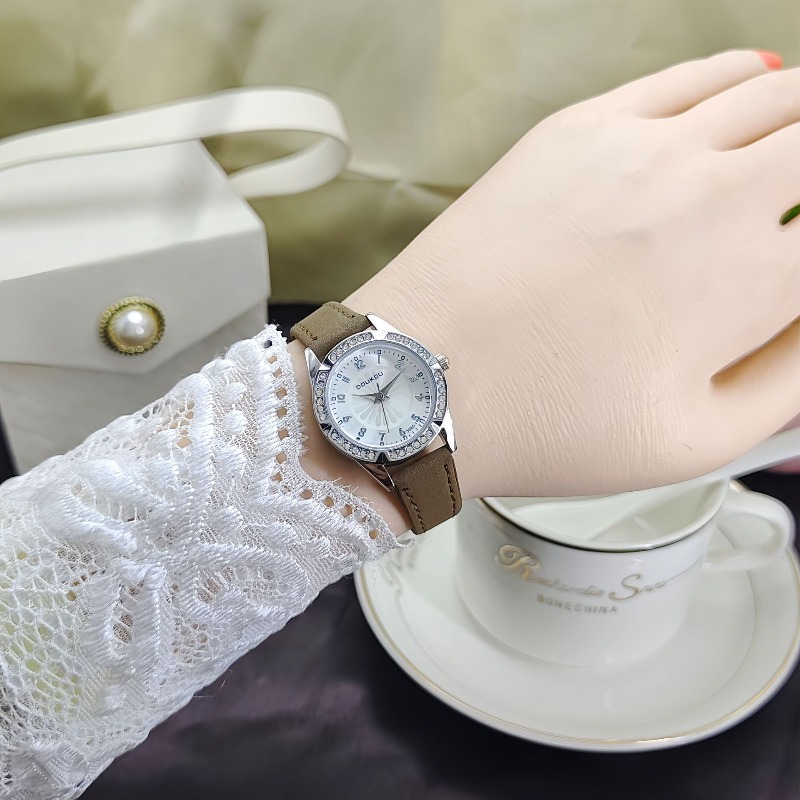 ファッション女性腕時計デイジーダイヤルクォーツ時計高級ダイヤ - Luxury Watch Arabic のレビューと価格